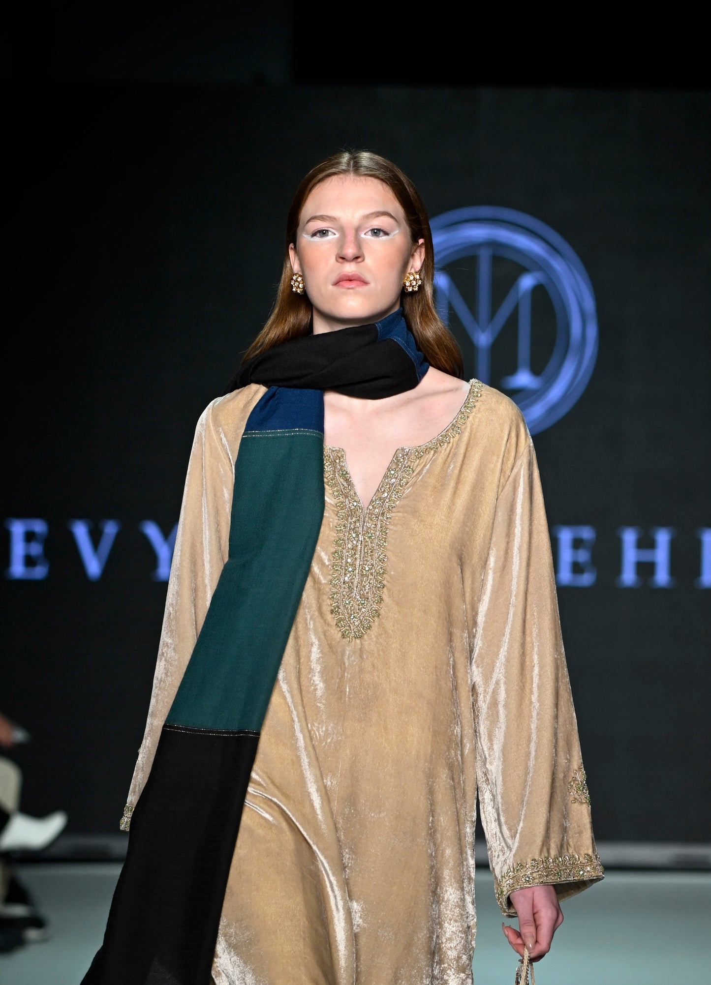 ZARDOZI BORDER VELVET TUNIC SET