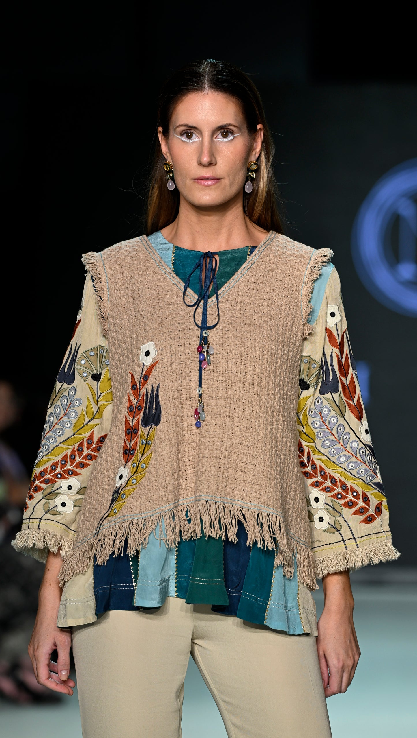 APPLIQUE SLEEVE MULTI-PANELLED TOP
