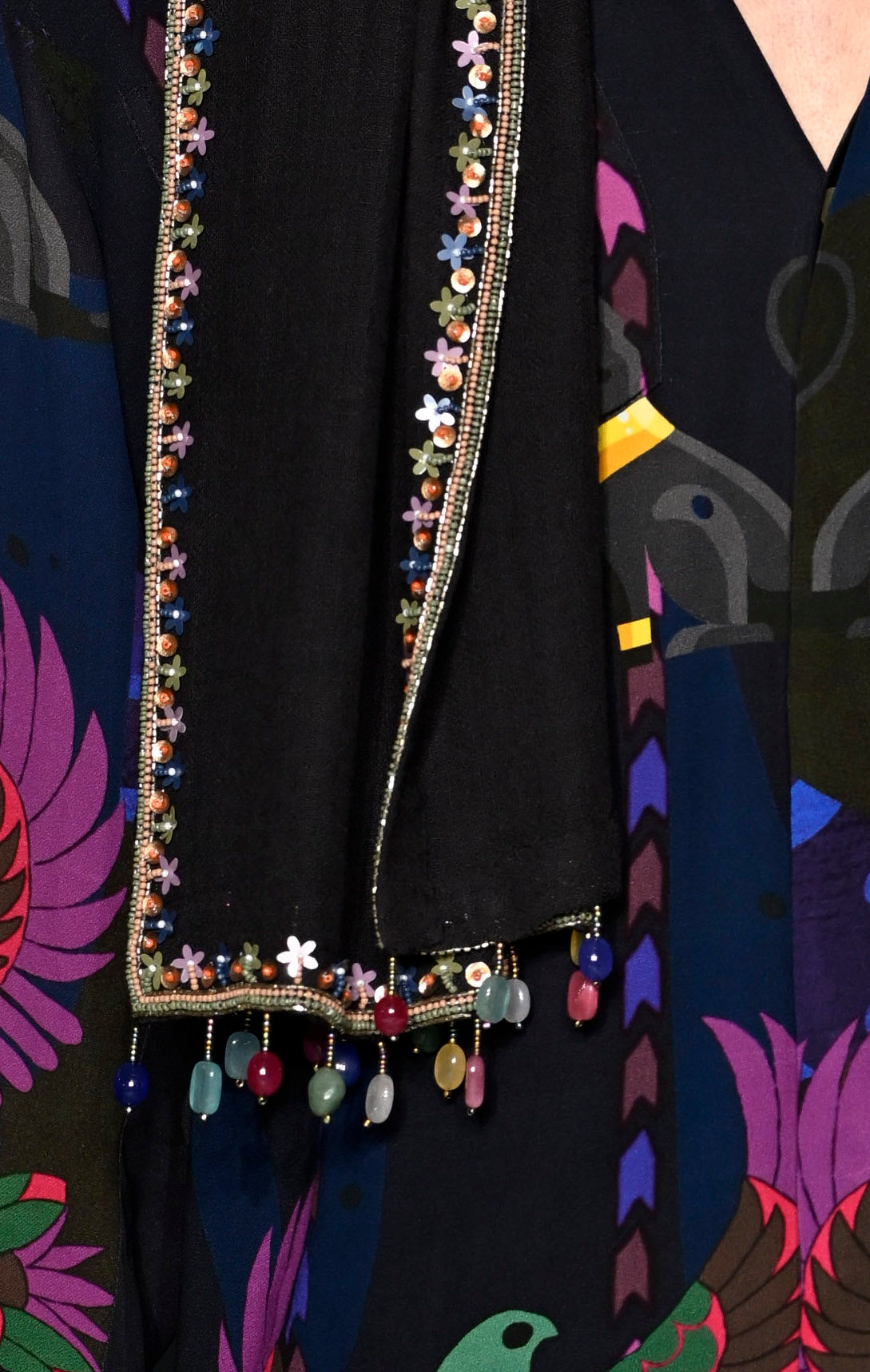 FLOWER BORDER WOOL STOLE