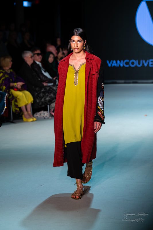 APPLIQUE SLEEVES TEXTURED LONG JACKET