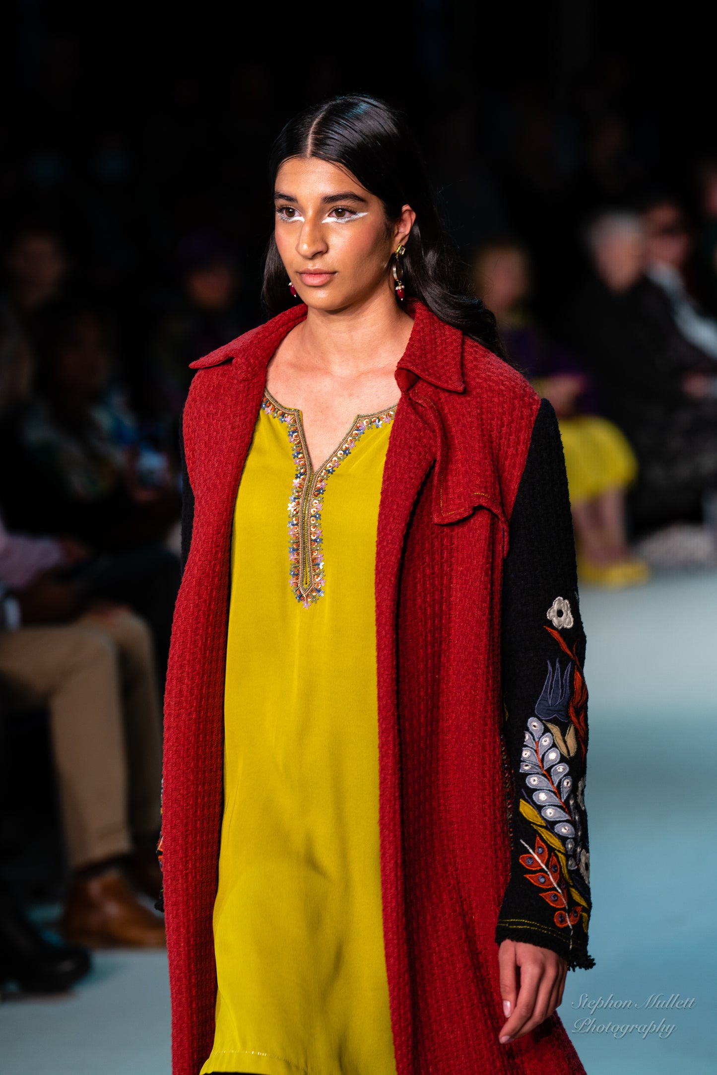 APPLIQUE SLEEVES TEXTURED LONG JACKET