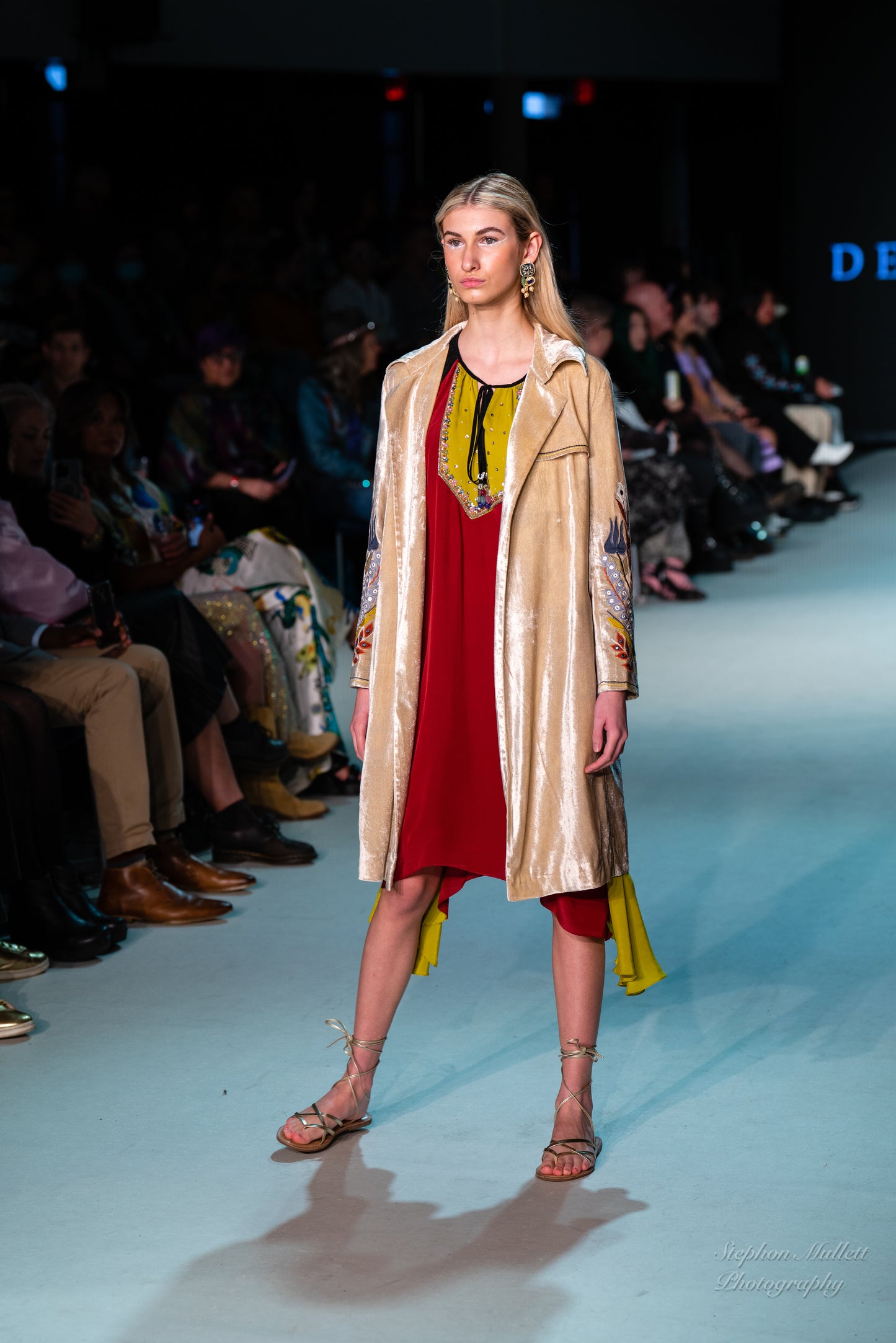 APPLIQUE SLEEVES KORA LONG JACKET