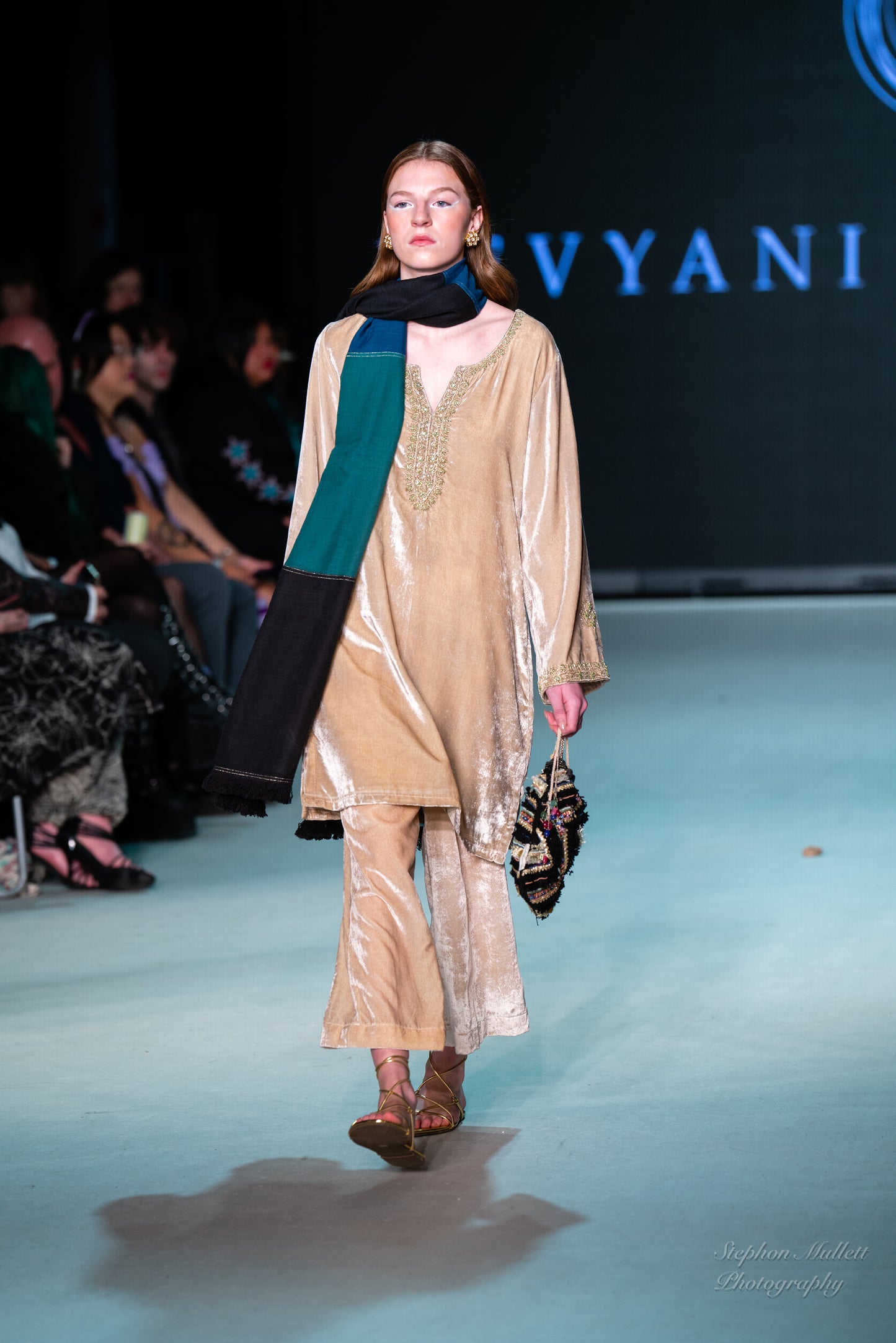 ZARDOZI BORDER VELVET TUNIC SET