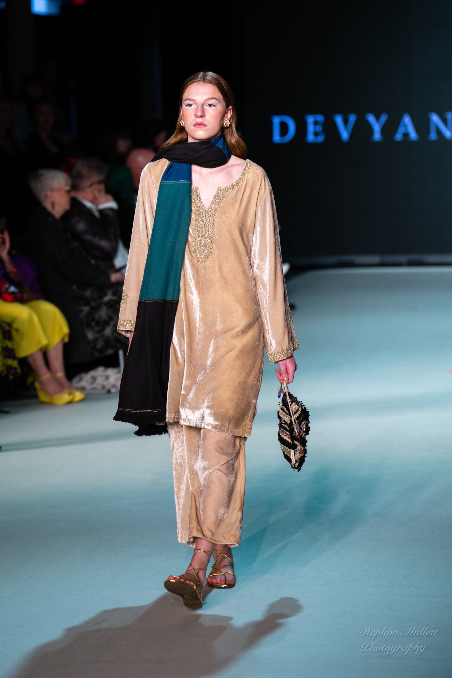 ZARDOZI BORDER VELVET TUNIC SET