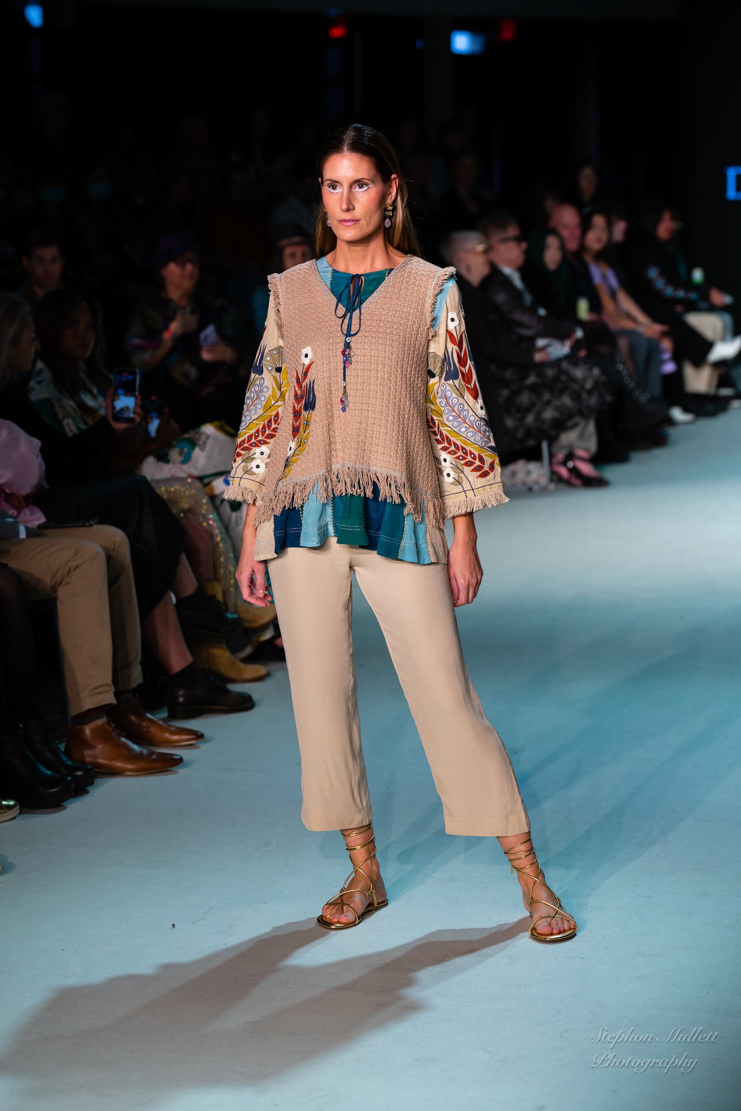 APPLIQUE SLEEVE MULTI-PANELLED TOP