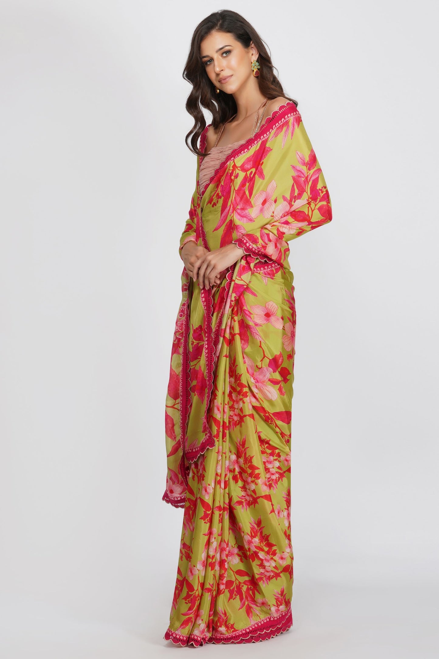 CONTRAST FLOWER PRINT SAREE