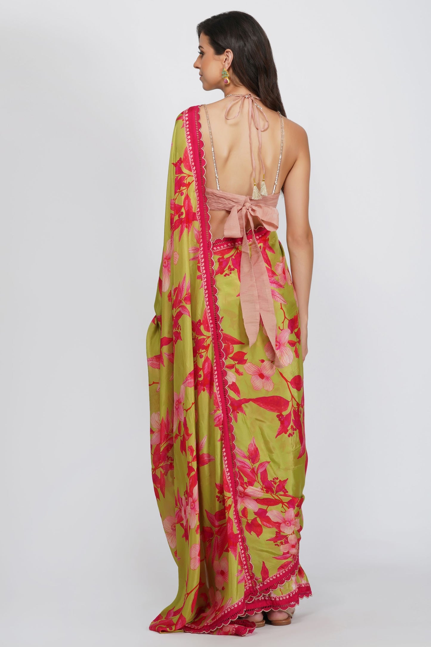 CONTRAST FLOWER PRINT SAREE