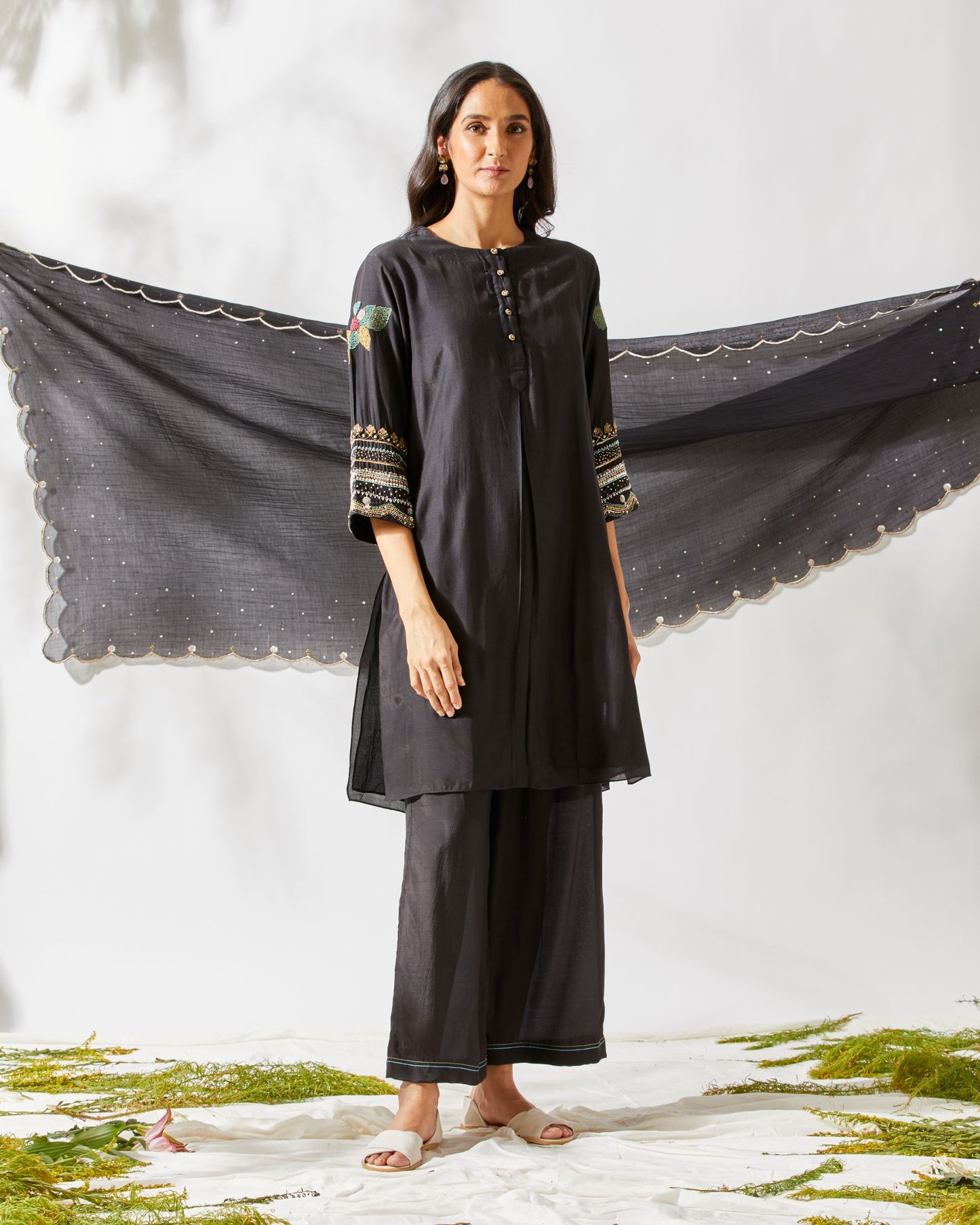 APPLIQUE SLEEVES KURTA SET