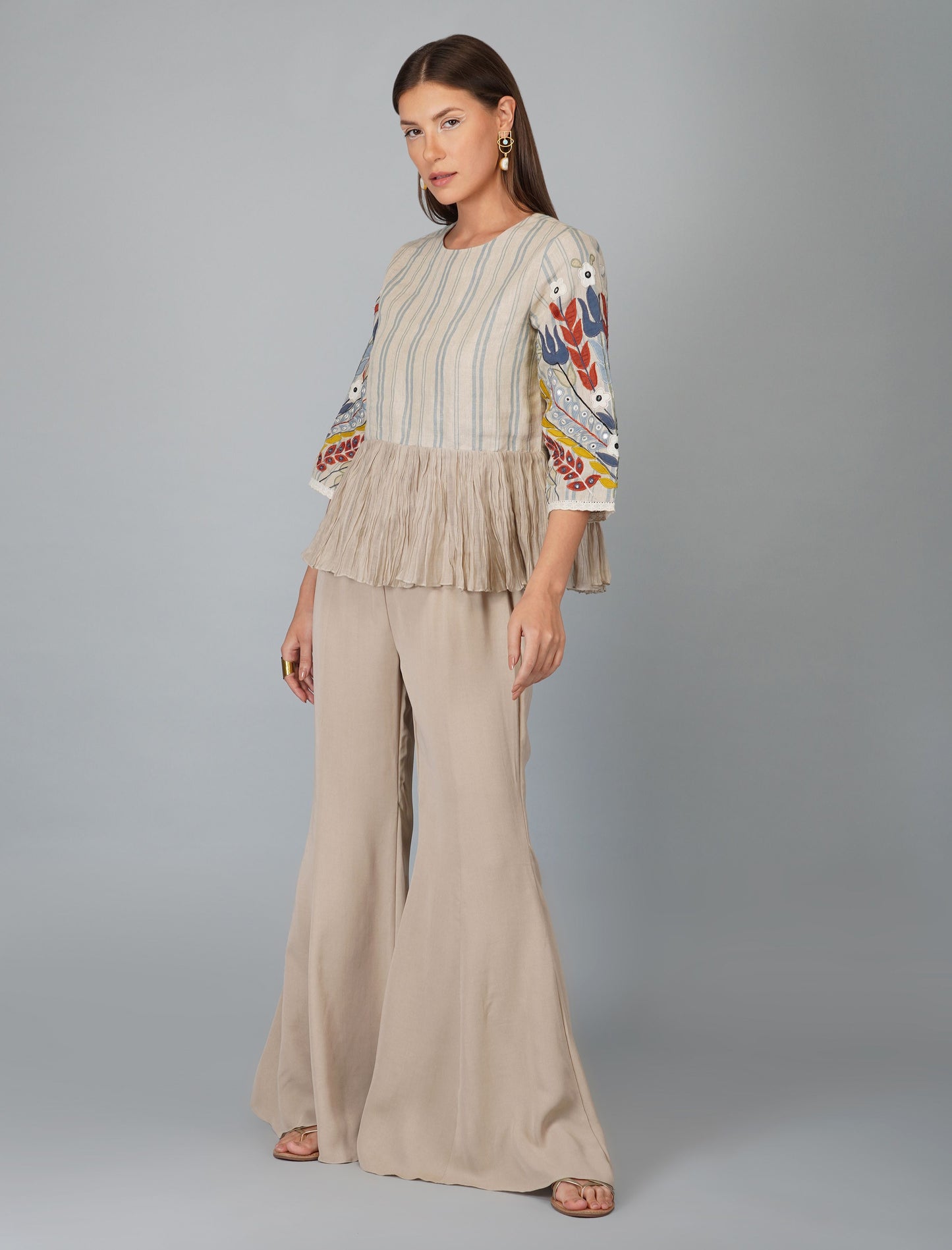APPLIQUE SLEEVES GATHERED TOP