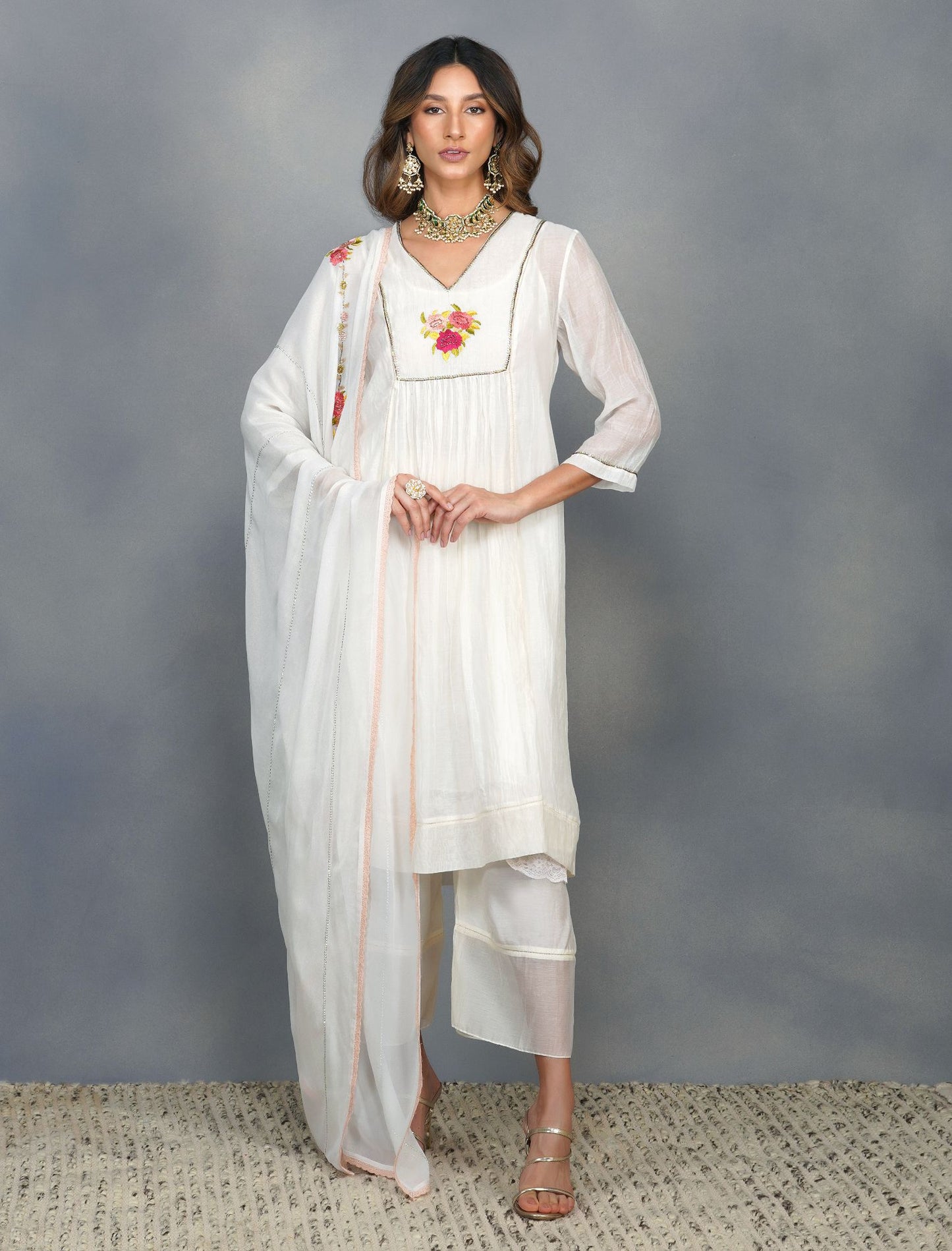 BAROQUE FLOWER IVORY SUIT