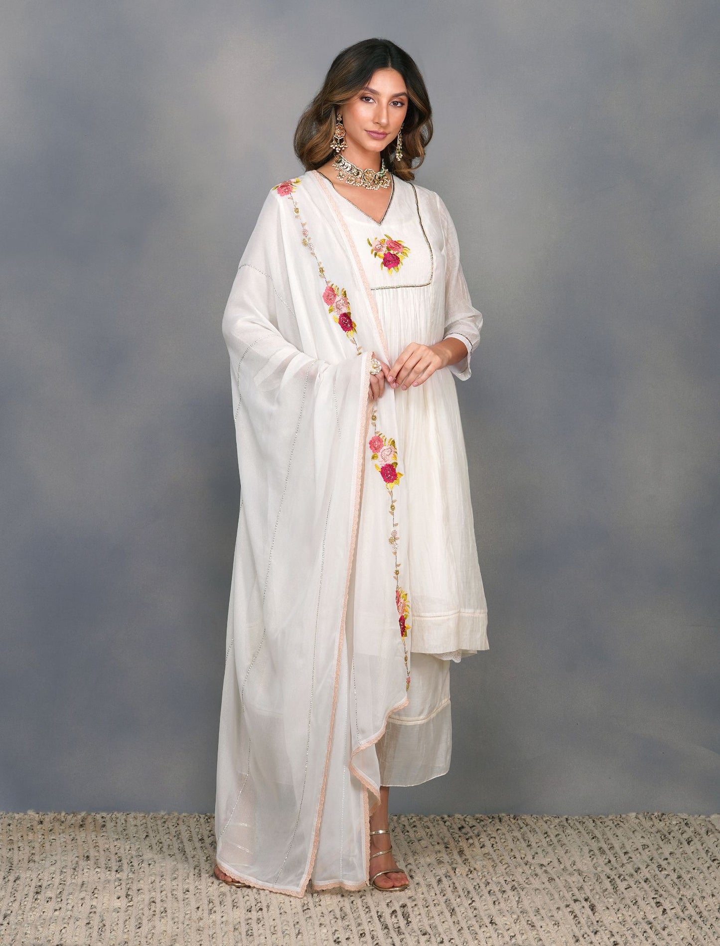 BAROQUE FLOWER IVORY SUIT