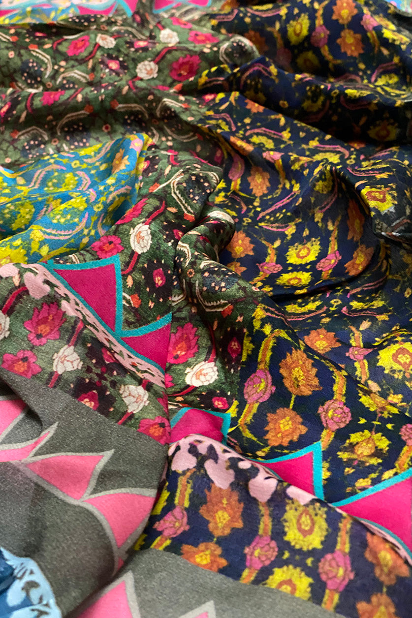 RUG HUED SATIN SCARF