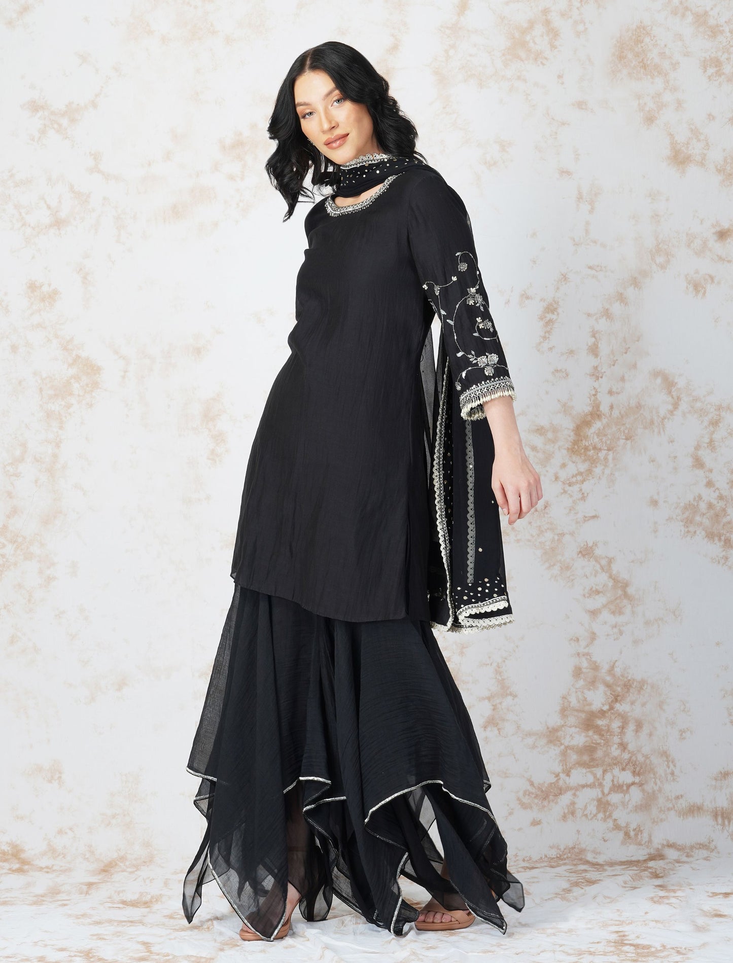 ANTIQUE WORK BLACK GARARA SET