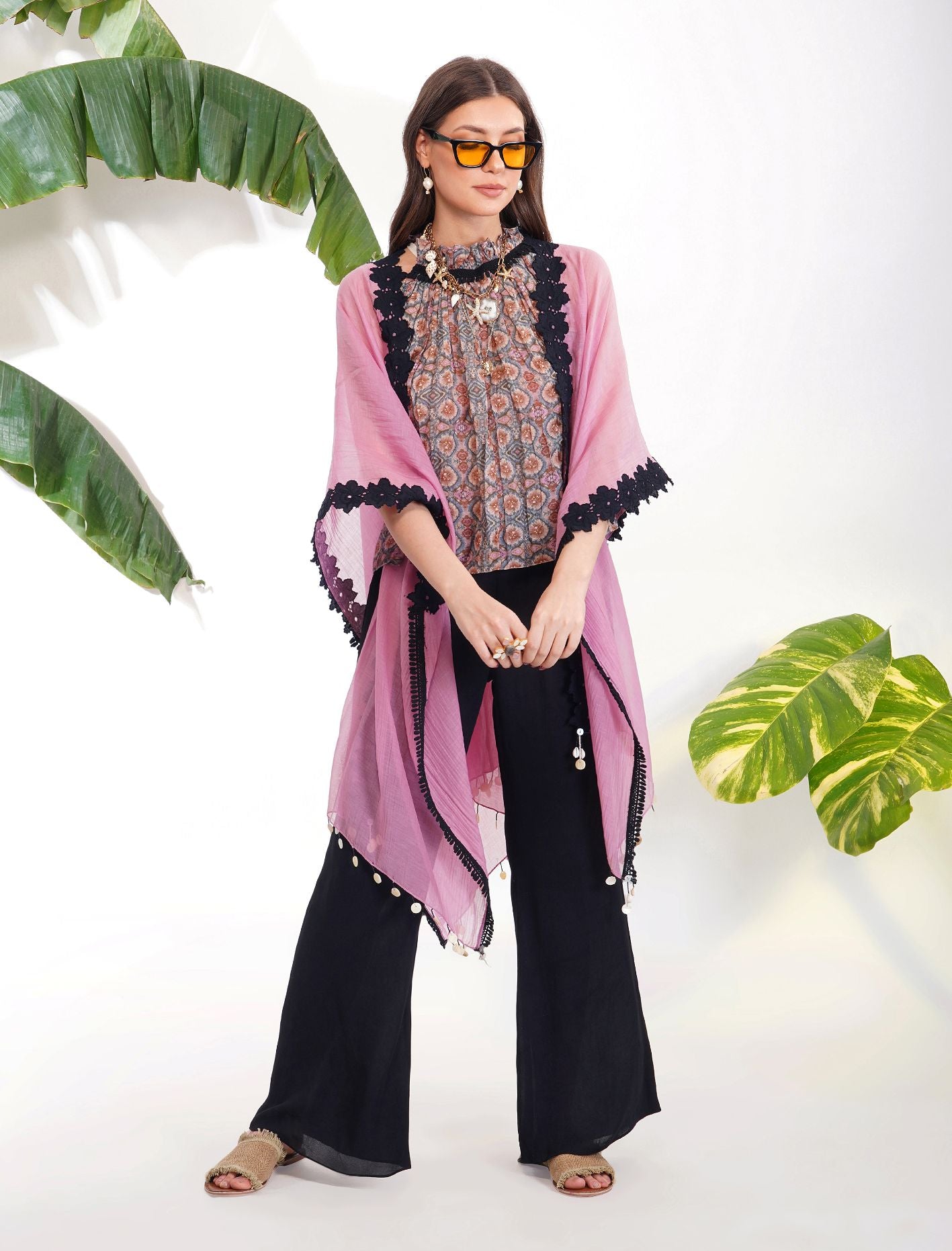 FLOWER APPLIQUE SHRUG