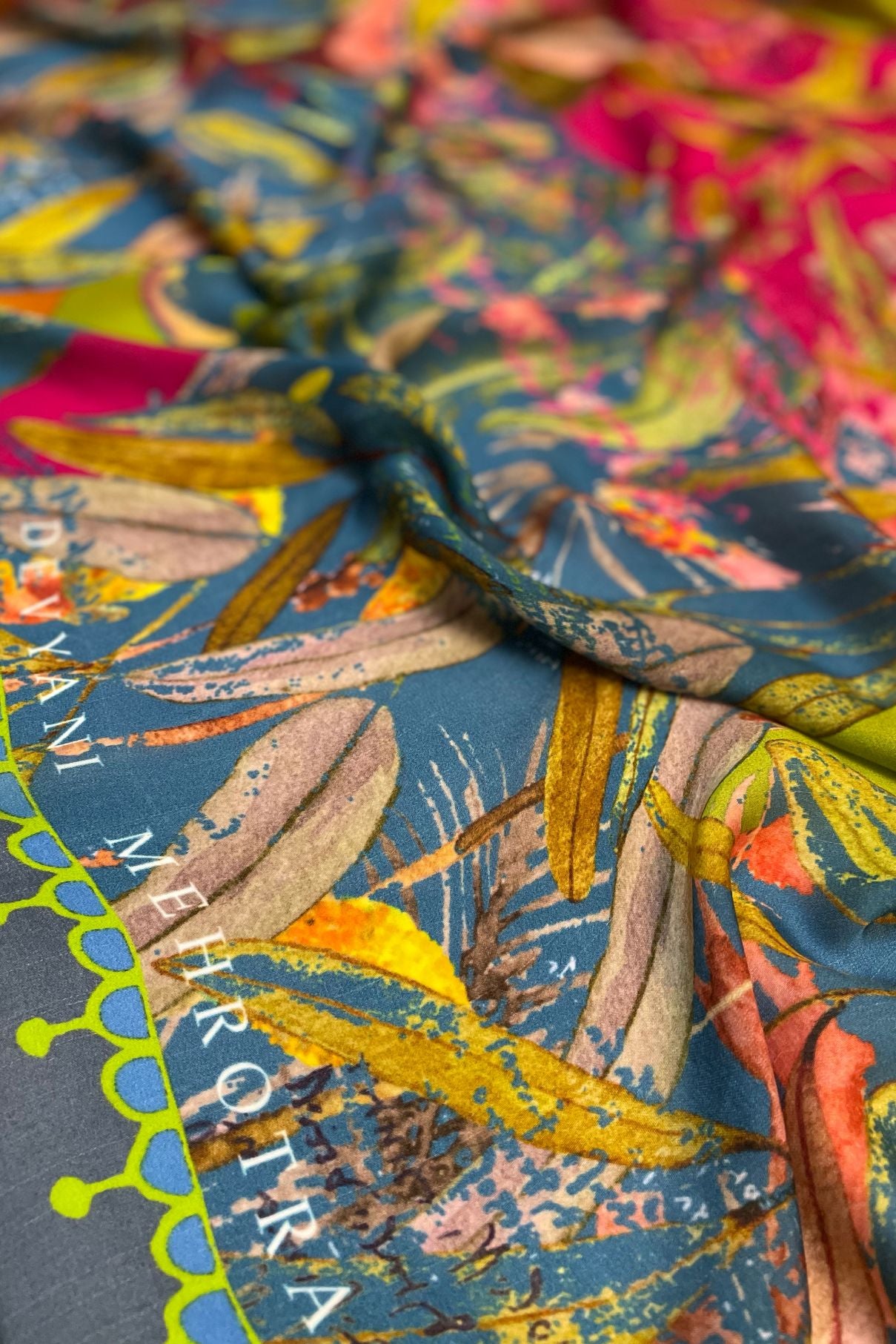 MULTI LEAF PRINT SCARF